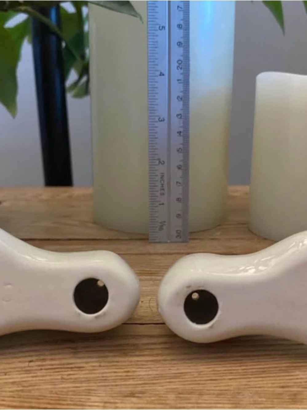 Novelty Ceramic Foot Salt and Pepper Shakers with Red Nail Polish Detail Florida - Picture 2 of 4